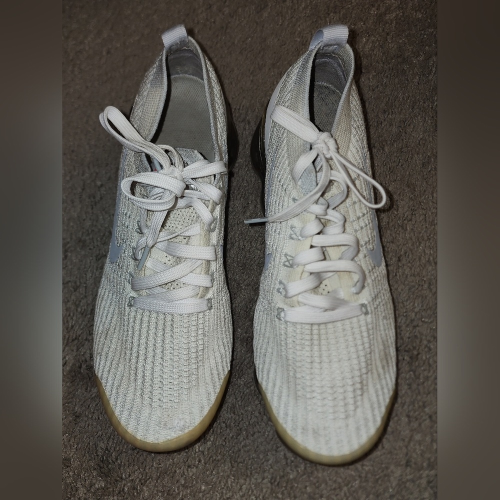 White VaporMax Flyknit Nike: MENS 9/WOMENS 11
